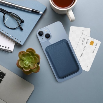 Mag Wallet MagSafe Kartentasche violett am Tisch Handyzubehör in Linz kaufen bestellen