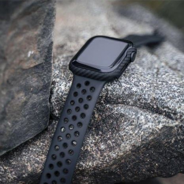 Apple Watch 4 5 6 7 SE Aramid Cover liegt auf Stein im Handyzubehör online kaufen